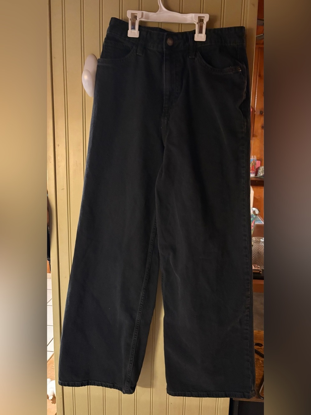 Wide Leg Jeans in Black - Classic Casual Style